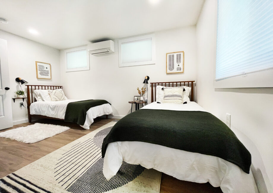 twin bedroom styling with black and white theme
